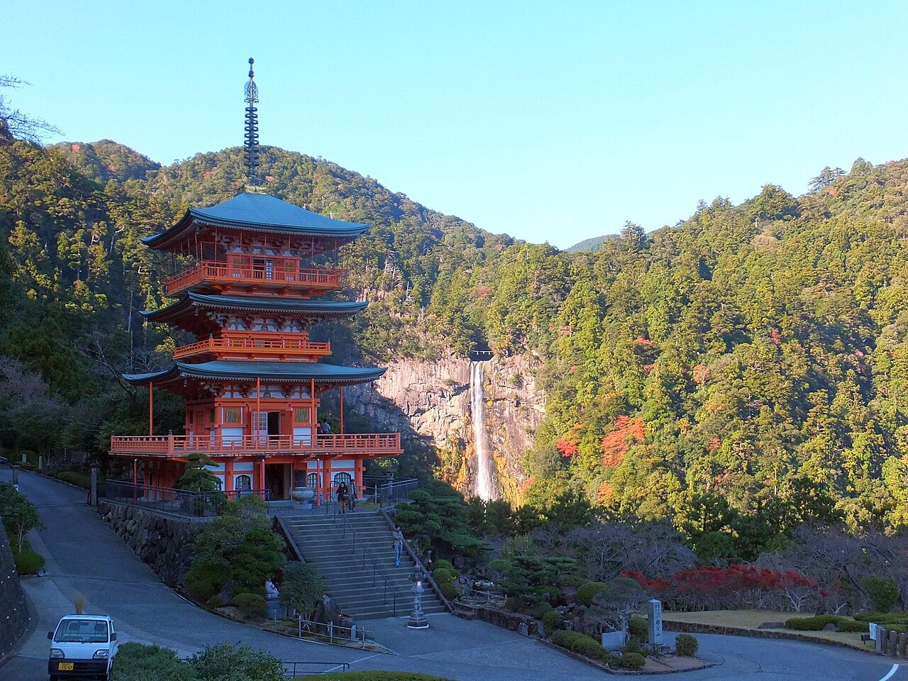 Three-storied Pagoda of Seiganto-ji and Nachi Falls 201911.jpg