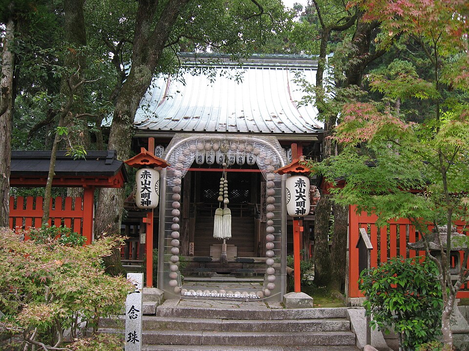 Gedung ibadah Sekizan Myojin di Sekizanzenin, 2013