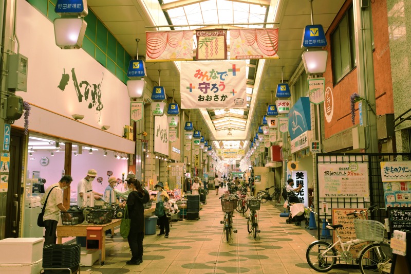 Shoppers and fresh-food stalls inside Noda Shinbashi shopping street