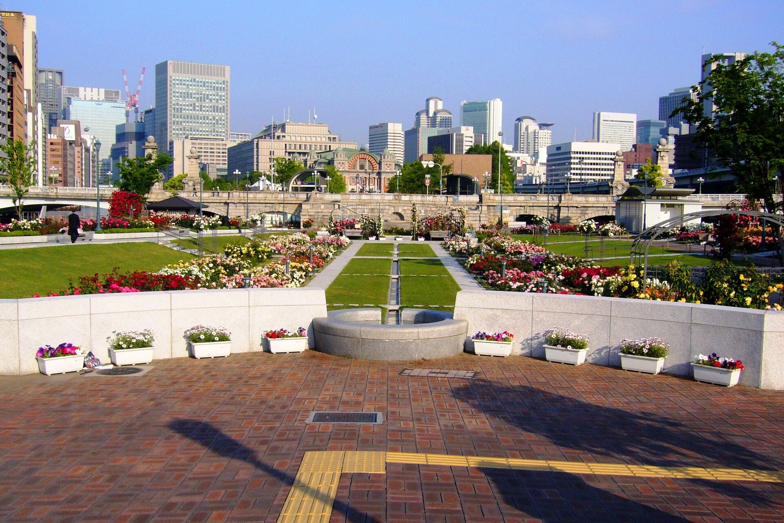 Rose beds and riverside buildings in Nakanoshima Park
