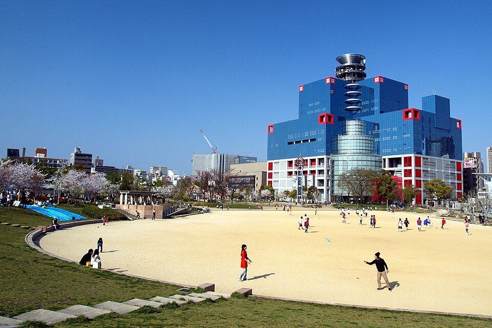 An open park view in Ogimachi, Osaka