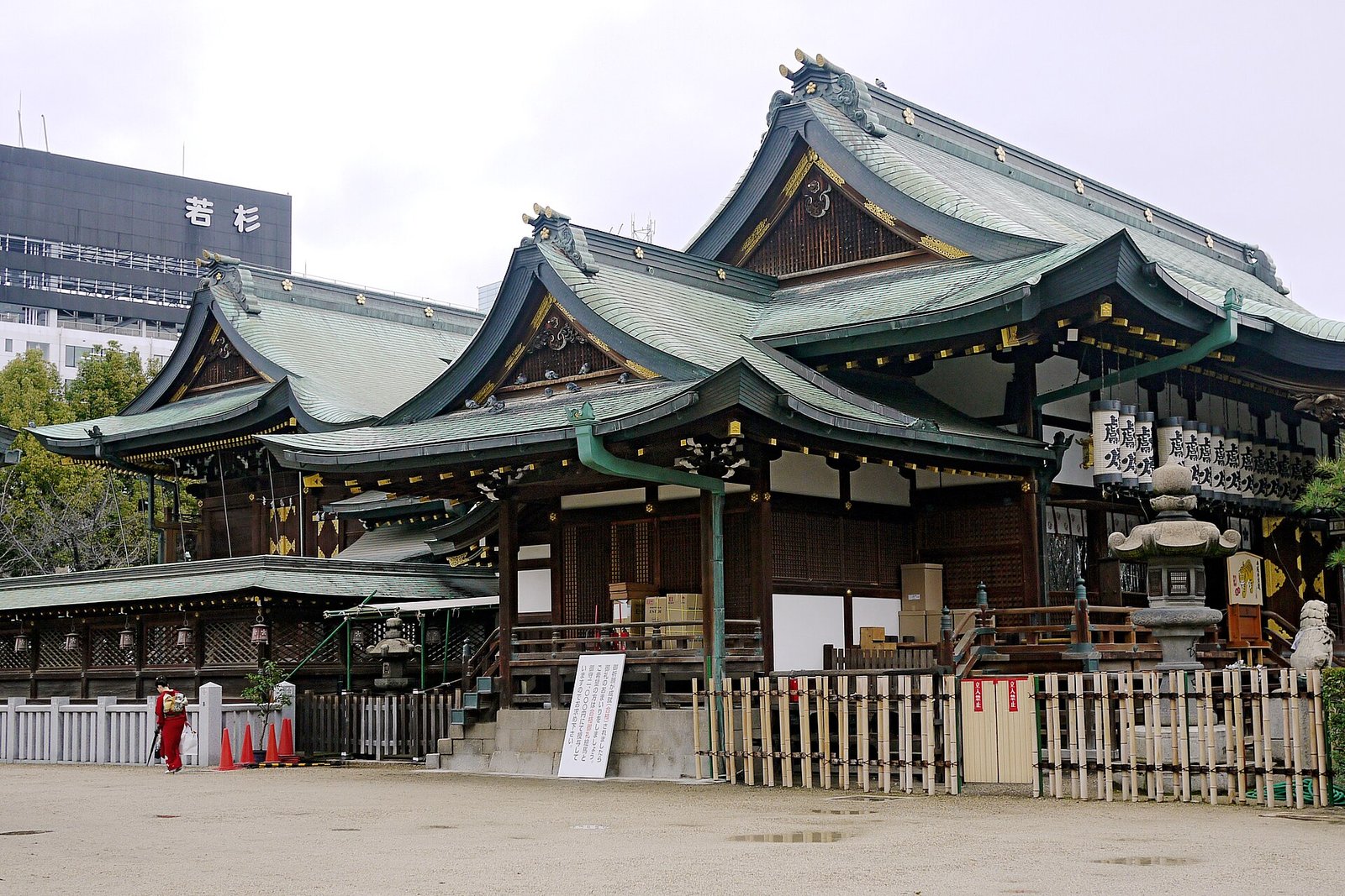 Traditional shrine buildings at Osaka Tenmangu