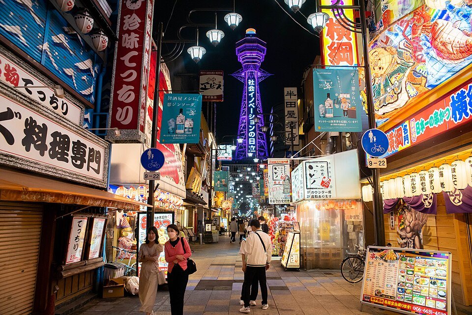 Tsutenkaku and the busy streets of Shinsekai at night